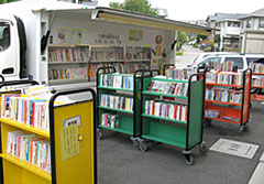 移動図書館車（ともはと号）の写真