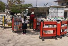 移動図書館車（ともはと号）の写真